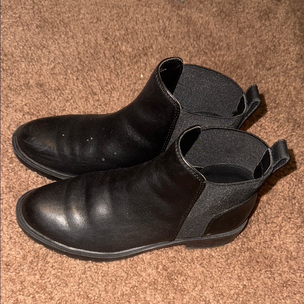 Steve Madden Black Chukka Boots with Leather Finish